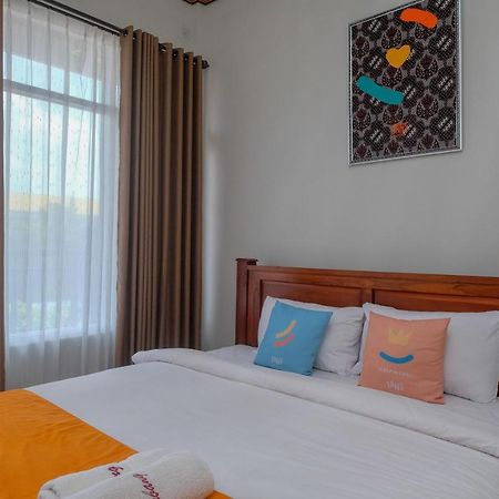 Sans Hotel Kumbang Yogyakarta By Reddoorz Exterior foto