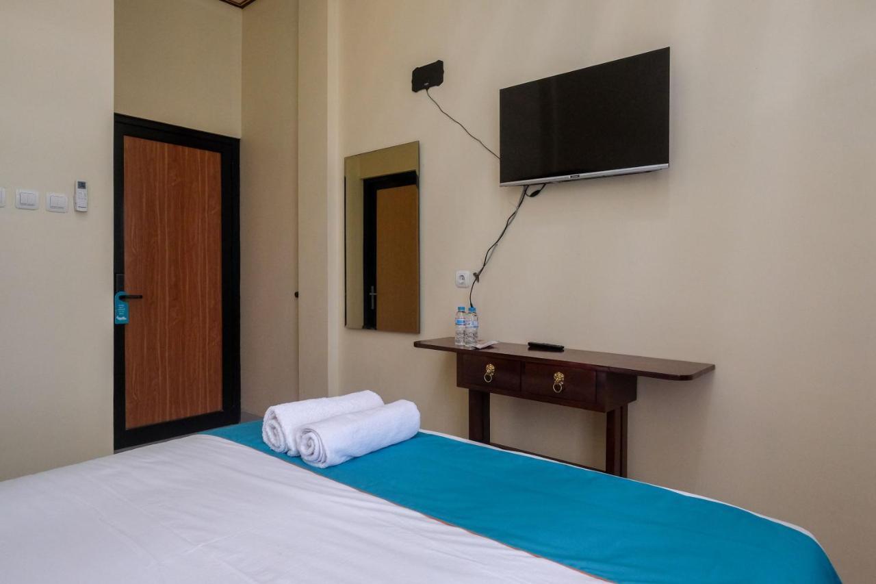 Sans Hotel Kumbang Yogyakarta By Reddoorz Exterior foto