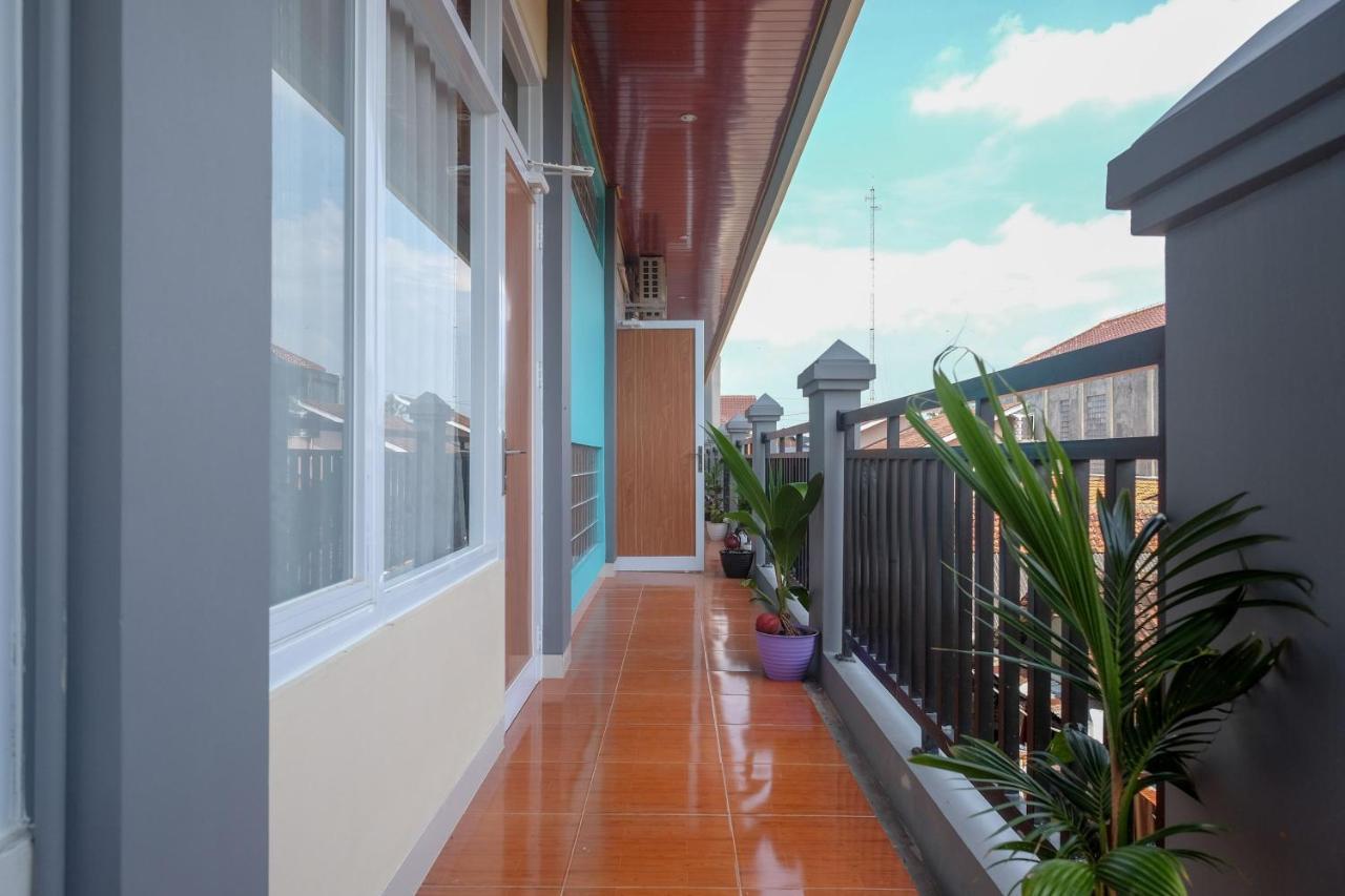 Sans Hotel Kumbang Yogyakarta By Reddoorz Exterior foto