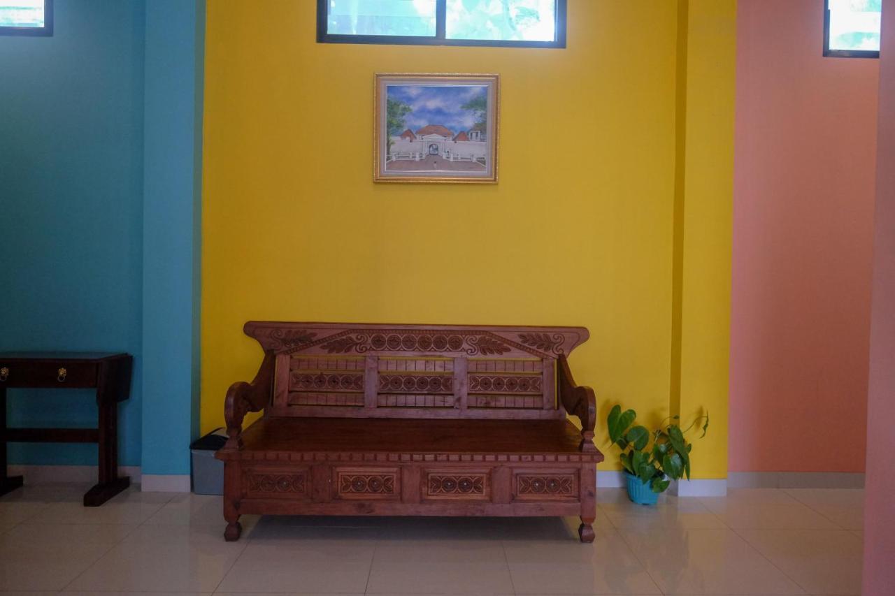 Sans Hotel Kumbang Yogyakarta By Reddoorz Exterior foto
