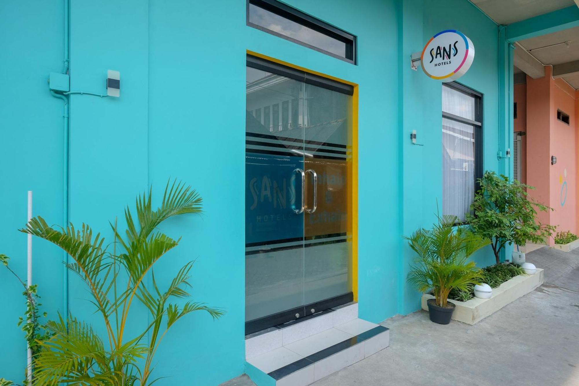 Sans Hotel Kumbang Yogyakarta By Reddoorz Exterior foto